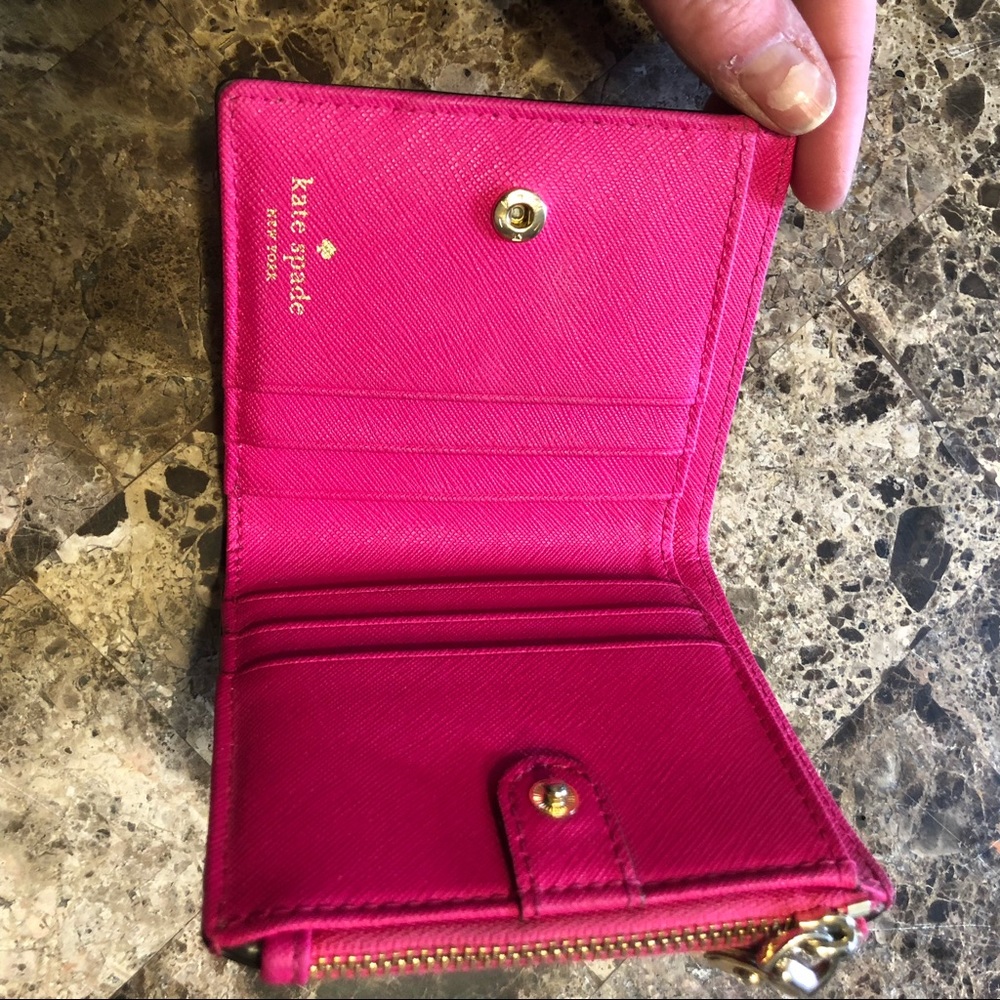 Kate Spade ♠️ Hot Pink Wallet - Like New!!! - Picture 3 of 5